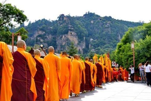 港珠澳大桥今天正式通车,解锁香港旅游从这8个