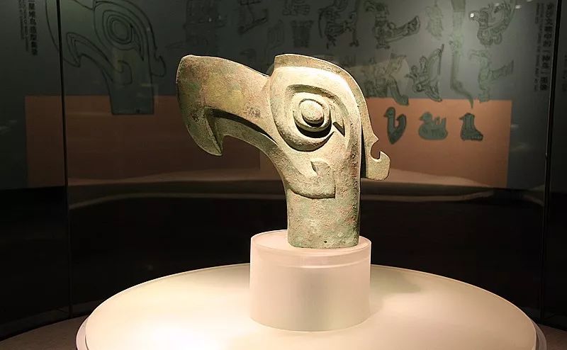 ▲三星堆勾喙鸟 