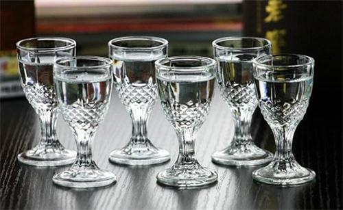 如何判断自己喝酒醉到什么程度了?醉酒七大阶段揭秘!