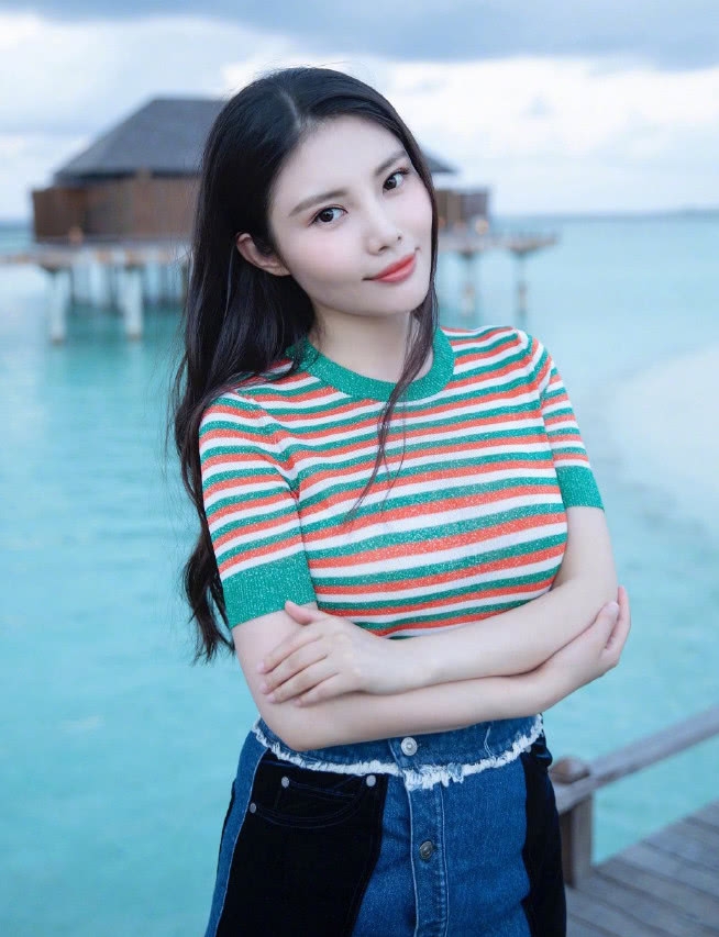 徐冬冬真是妖精，运动装都能穿出性感，网友:这身材就是一把火