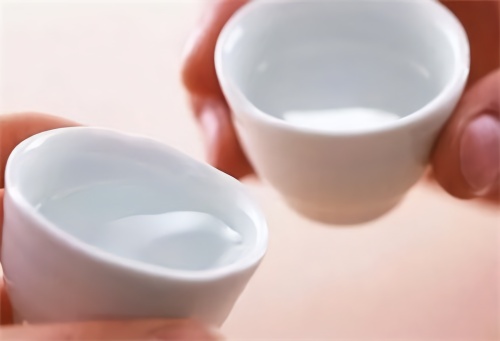 如何判断自己喝酒醉到什么程度了?醉酒七大阶段揭秘!