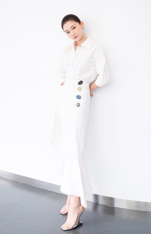 苗苗的裙子厉害了,仅用4颗