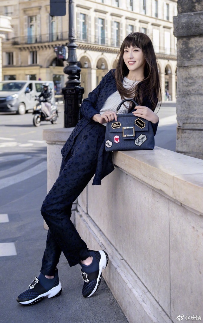 赵丽颖冯绍峰公布领证之后,唐嫣罗晋又传喜讯