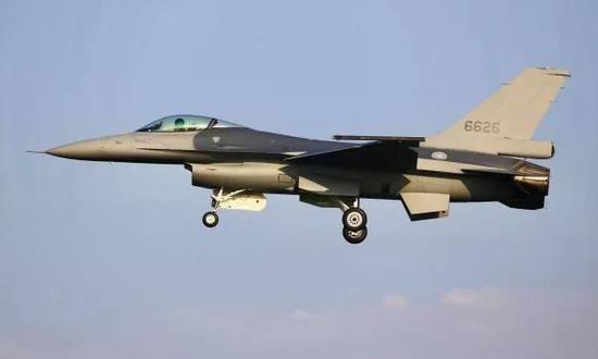 台军接收F16V战机