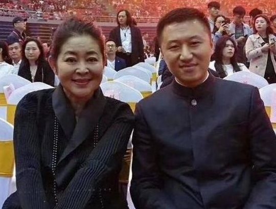 60岁的倪萍暴瘦20斤,瘦成倪妮!