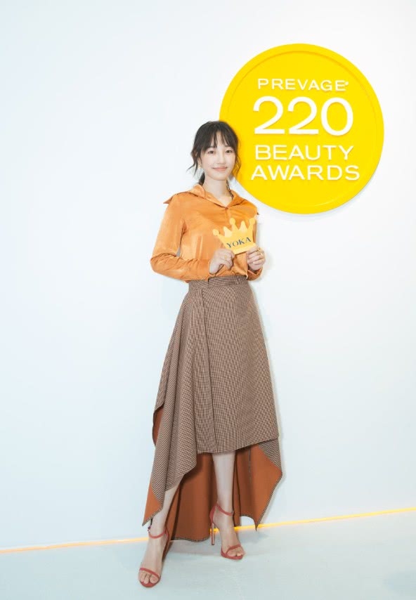 学乔欣宋茜的穿搭,一条半身裙拯救你的造型,让