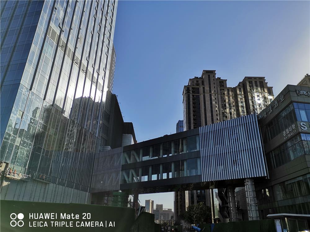 实拍对比新iPhone 华为Mate 20竖立拍照新标杆