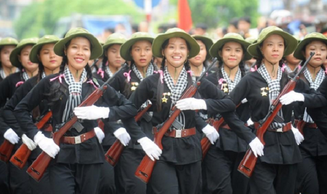 越军女兵不只会唱歌跳舞洗衣服，打仗也很顽强很厉害
