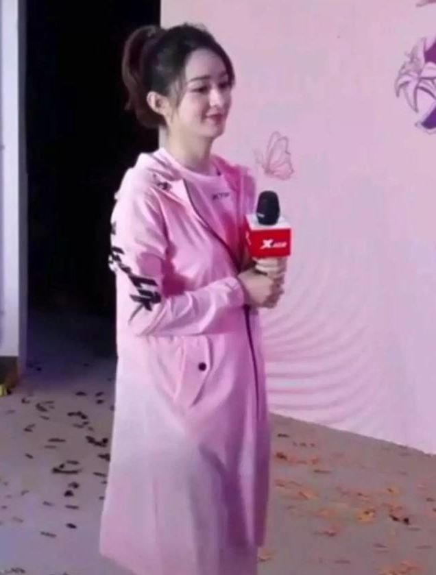 之所以这么说是因为从二人还没有官宣之前就有消息说赵丽颖疑似怀孕
