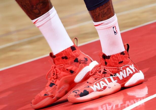 今日球场战靴鉴赏:贝弗利穿哈登鞋