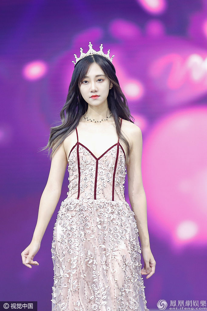 仙女来袭!SNH48年度风尚大典 冯薪朵戴皇冠、李艺彤甜美