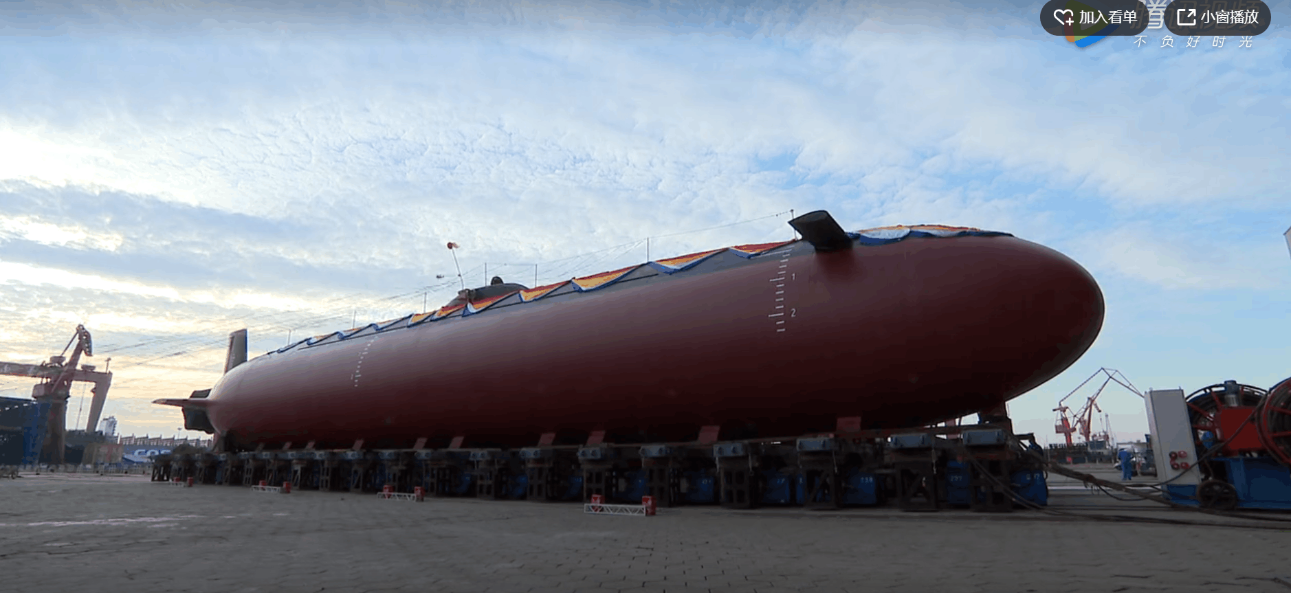 江南造船厂内一神秘全新潜艇出现，究竟是095还是039C？