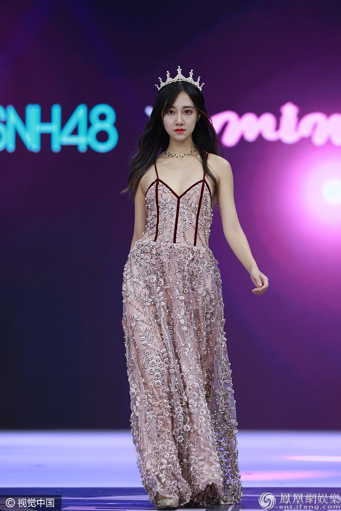 仙女来袭!SNH48年度风尚大典 冯薪朵戴皇冠、李艺彤甜美
