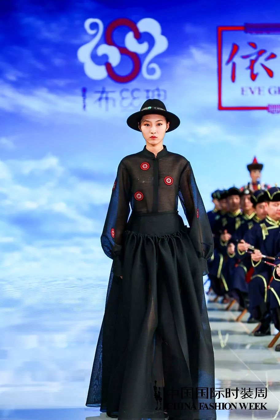 中国国际时装周 | 新面孔学员在EVE CINA诠释
