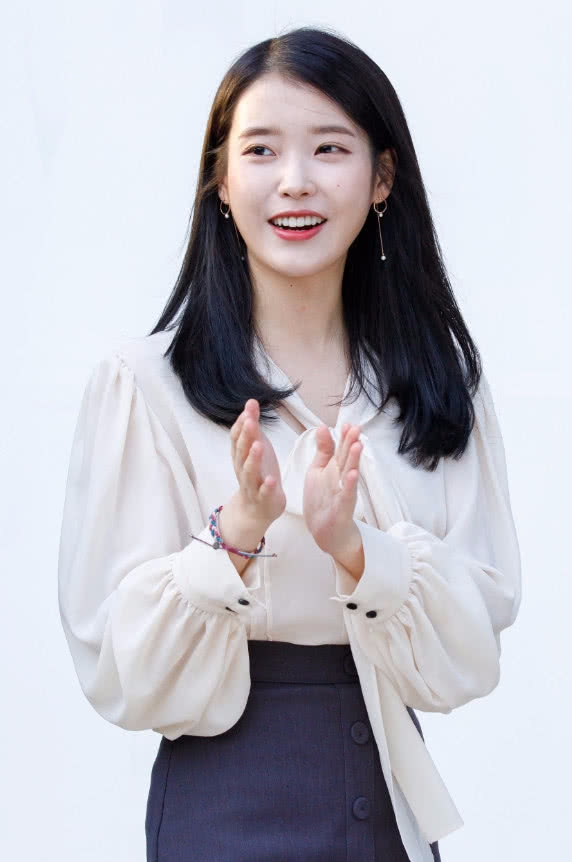 李中生清纯可爱如初知恩,外形永远都没18岁的期中化学初中图片