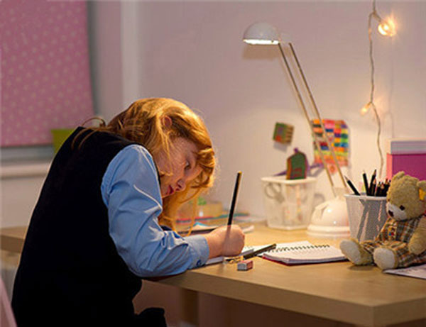 为什么你越陪孩子写作业,他越写不好?