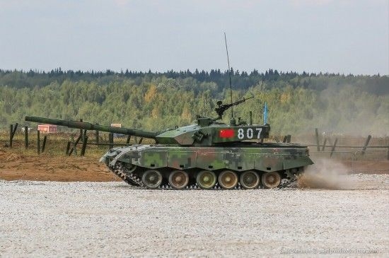 陆战之王-坦克开足马力使劲跑,可以跑多快,高速