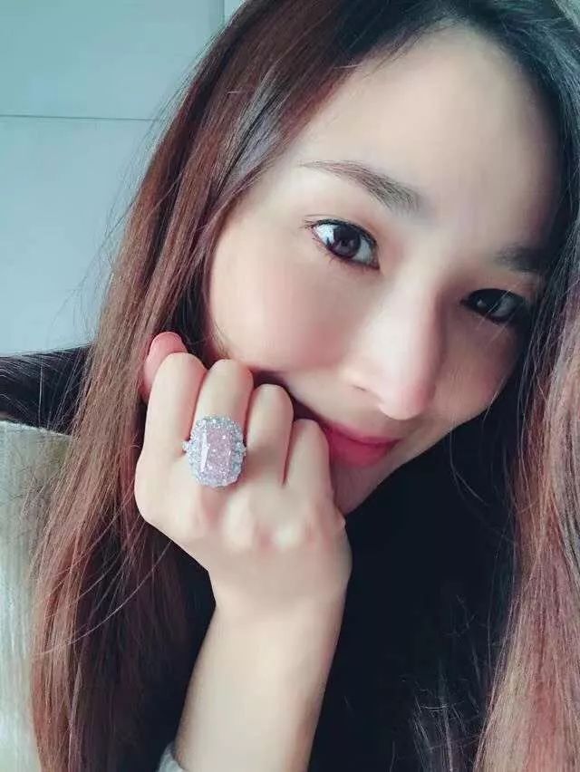 吴佩慈晒钻戒被吐槽伪豪门太太?那些嫁入豪门的女星们怎样了?