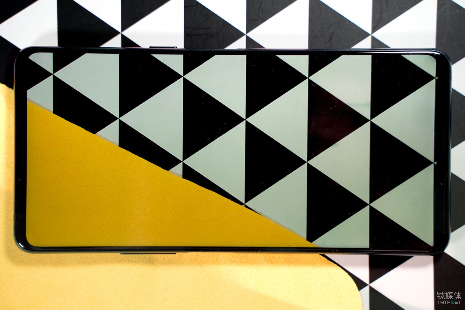 双屏玩法多,两侧指纹解锁,努比亚X评测 | 钛极客