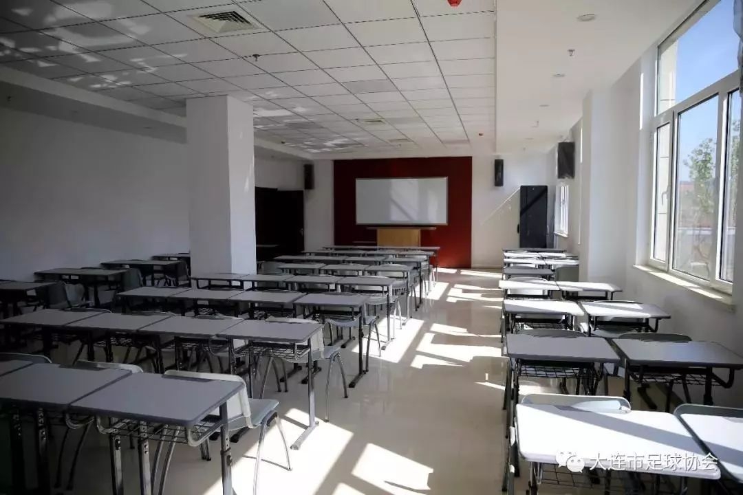 耗资9个亿!大连市足球青训基地到底啥模样?咱