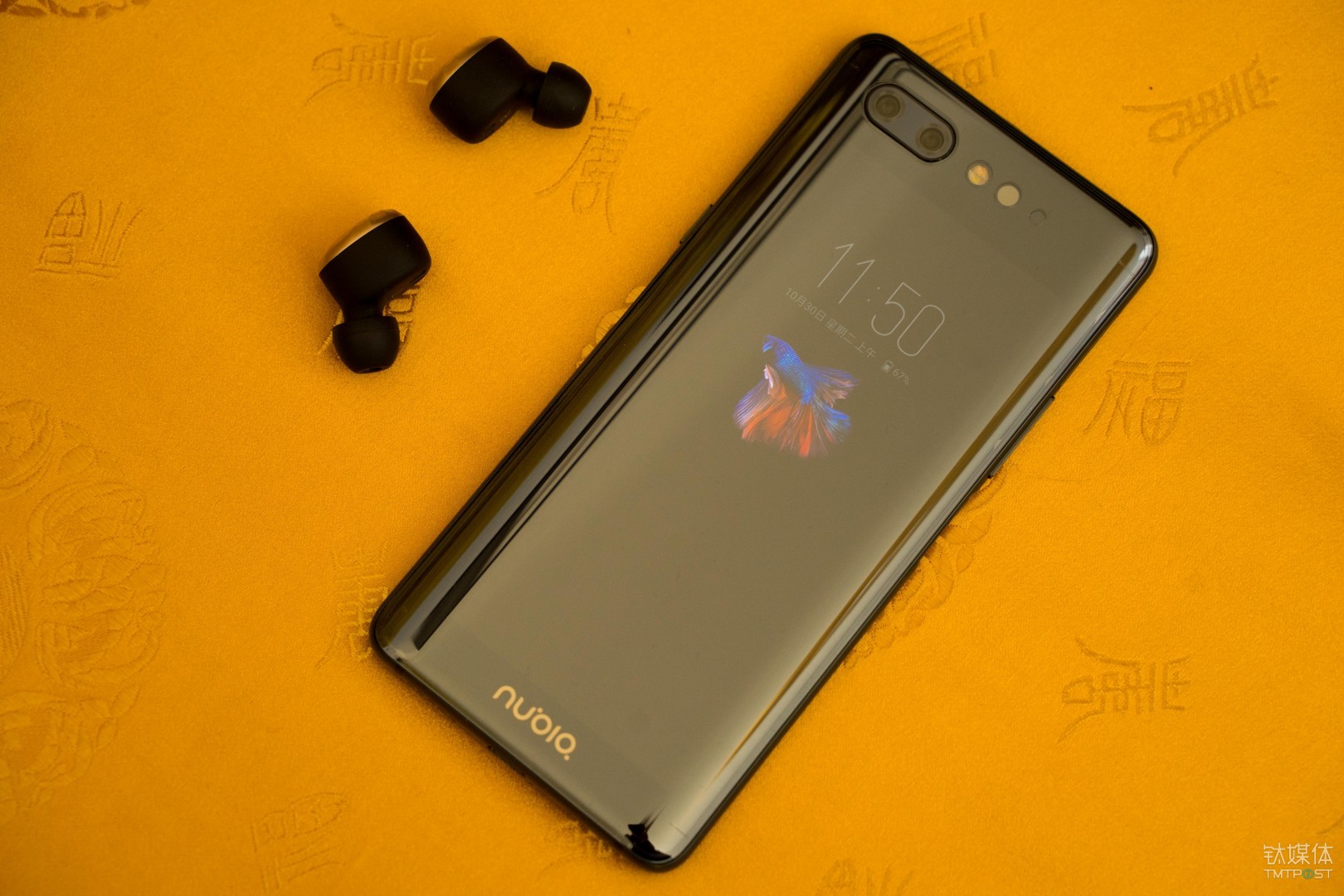 双屏玩法多,两侧指纹解锁,努比亚X评测 | 钛极客
