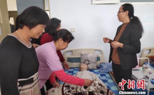 脱贫攻坚战人口就业_脱贫攻坚战图片