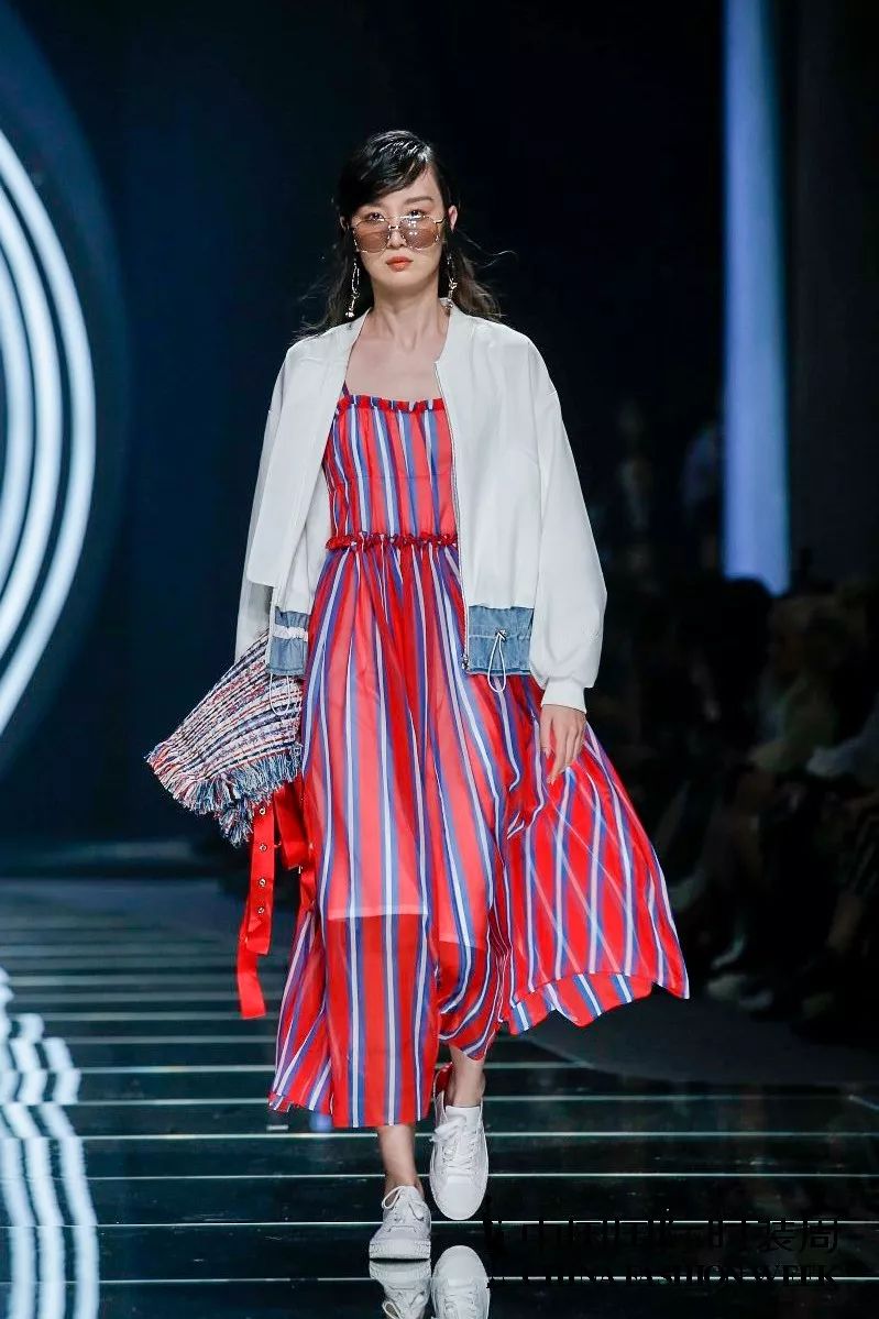 国际设计师联名款 新面孔model〕2019春夏中国时装周 / linkchic / 暴