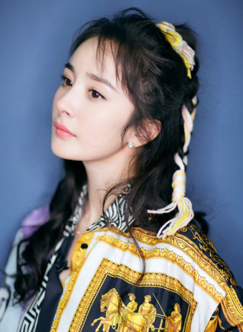 那些穿过范思哲印花衬衫的女明星,杨幂没有时