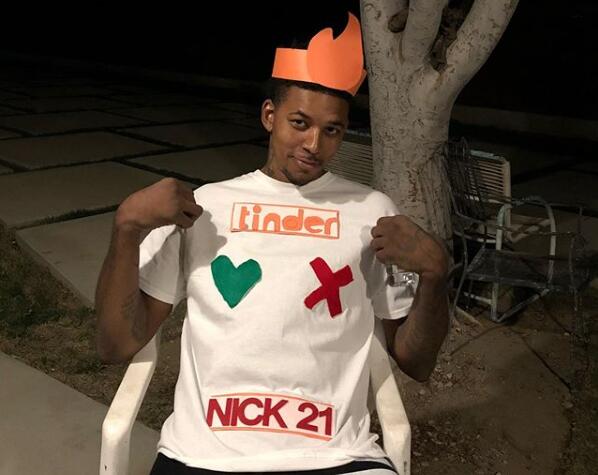 调皮！尼克-杨将自己装扮成交友软件Tinder界面