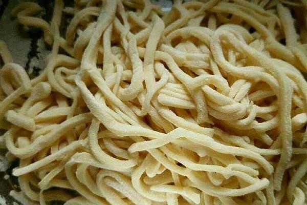 米饭和面条谁的热量高,更容易发胖?营养师:减