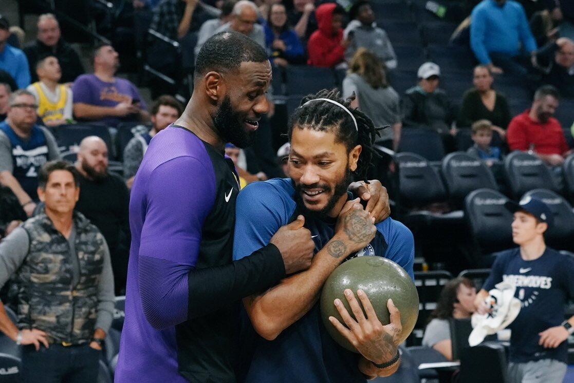 詹姆斯致敬罗斯：为你感到如此的开心和自豪