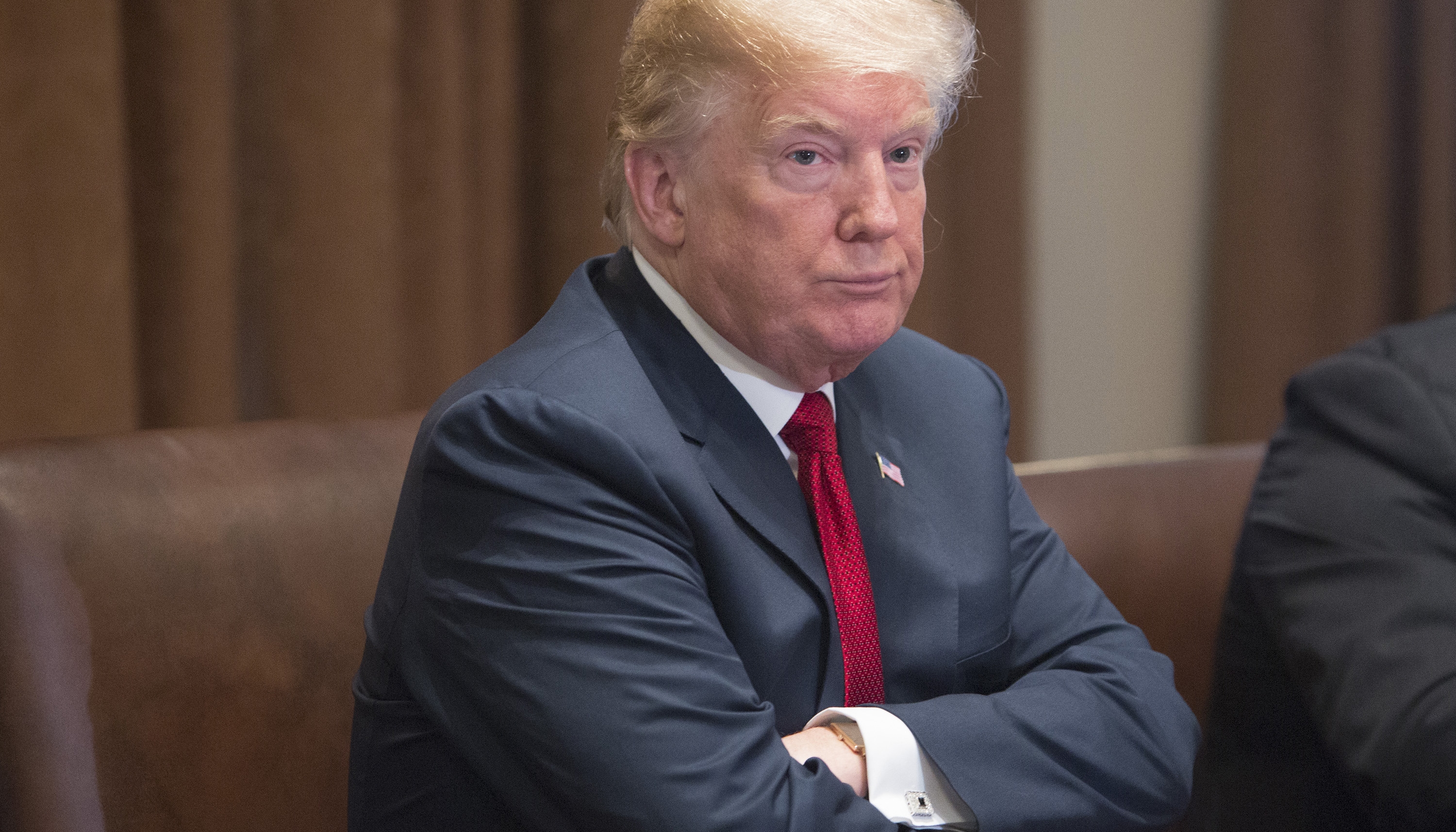 七国突然联合状告美国!美国惊慌失措,落得过街