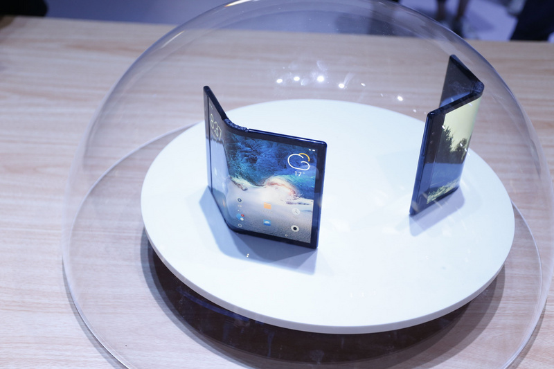 柔宇发布首款可折叠柔性屏手机,凯文凯利 : 未来