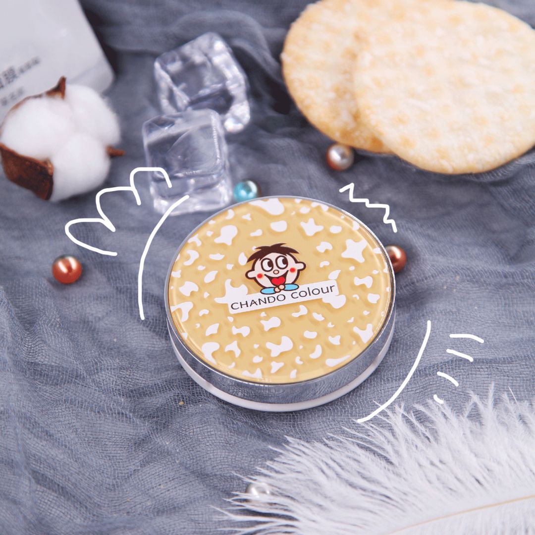 老干妈唇釉、辣条指甲油、雪饼气垫、德芙眼影……你想用哪个?