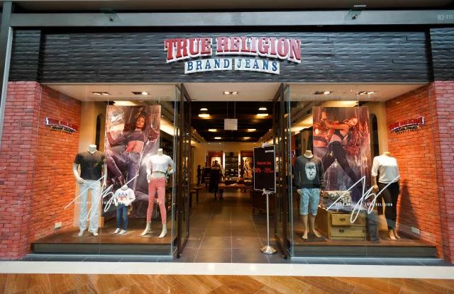 Topshop关闭天猫旗舰店或退出中国市场；宜家1.9亿美元入股快时尚H&M；加拿大鹅收购鞋履品牌
