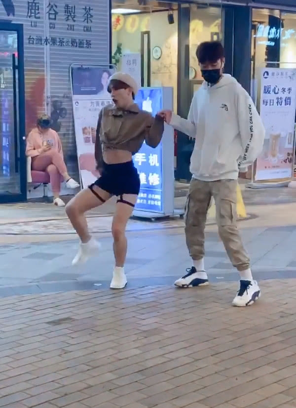 情趣跳泫雅成名作,为了更皮带性感绑美女,网大腿人的谈v情趣汉代浅300字图片