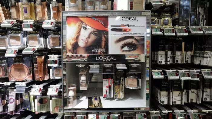 Topshop关闭天猫旗舰店或退出中国市场；宜家1.9亿美元入股快时尚H&M；加拿大鹅收购鞋履品牌