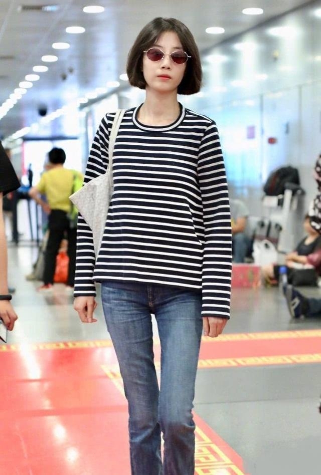 李溪芮太瘦了,这么窄的裤子还穿出宽松感,有鸽