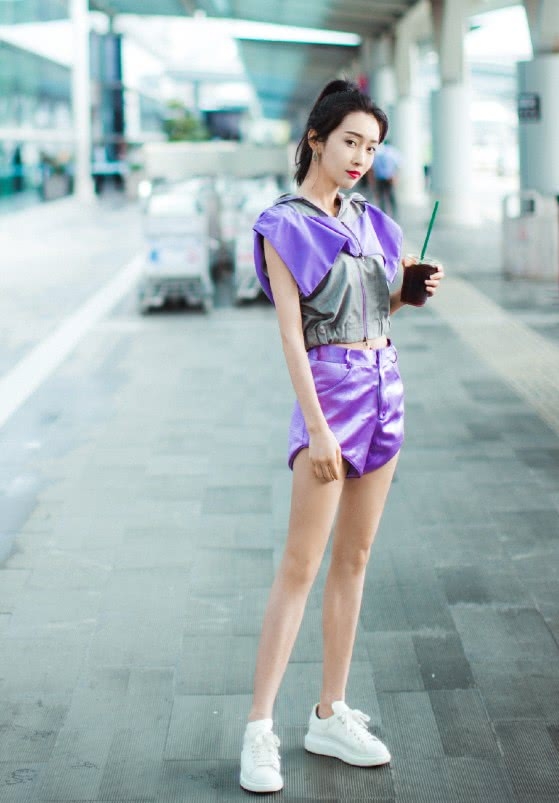 宣璐把爸爸的“雨鞋”穿出来了?这腿让人服气,脚却有42码?