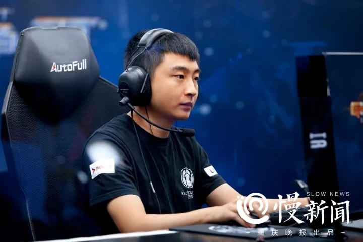 谁说玩电竞的都是网瘾少年?大学毕业生周航又