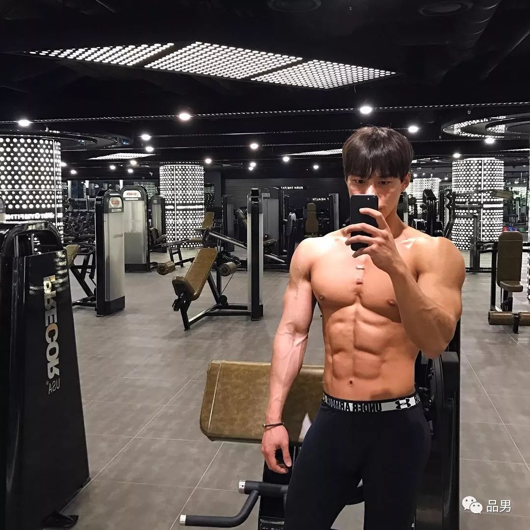 人鱼线OUT了，公狗腰才是男人的“毒药”!