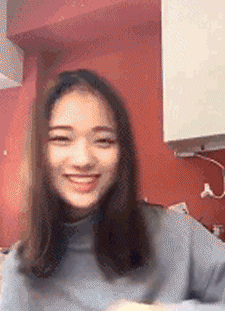 搞笑gif:这子弹壳真会跑,你可知道子弹壳掉哪里去了