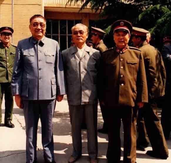 王近山落难时,这位少将打抱不平,说:大不了回家放牛