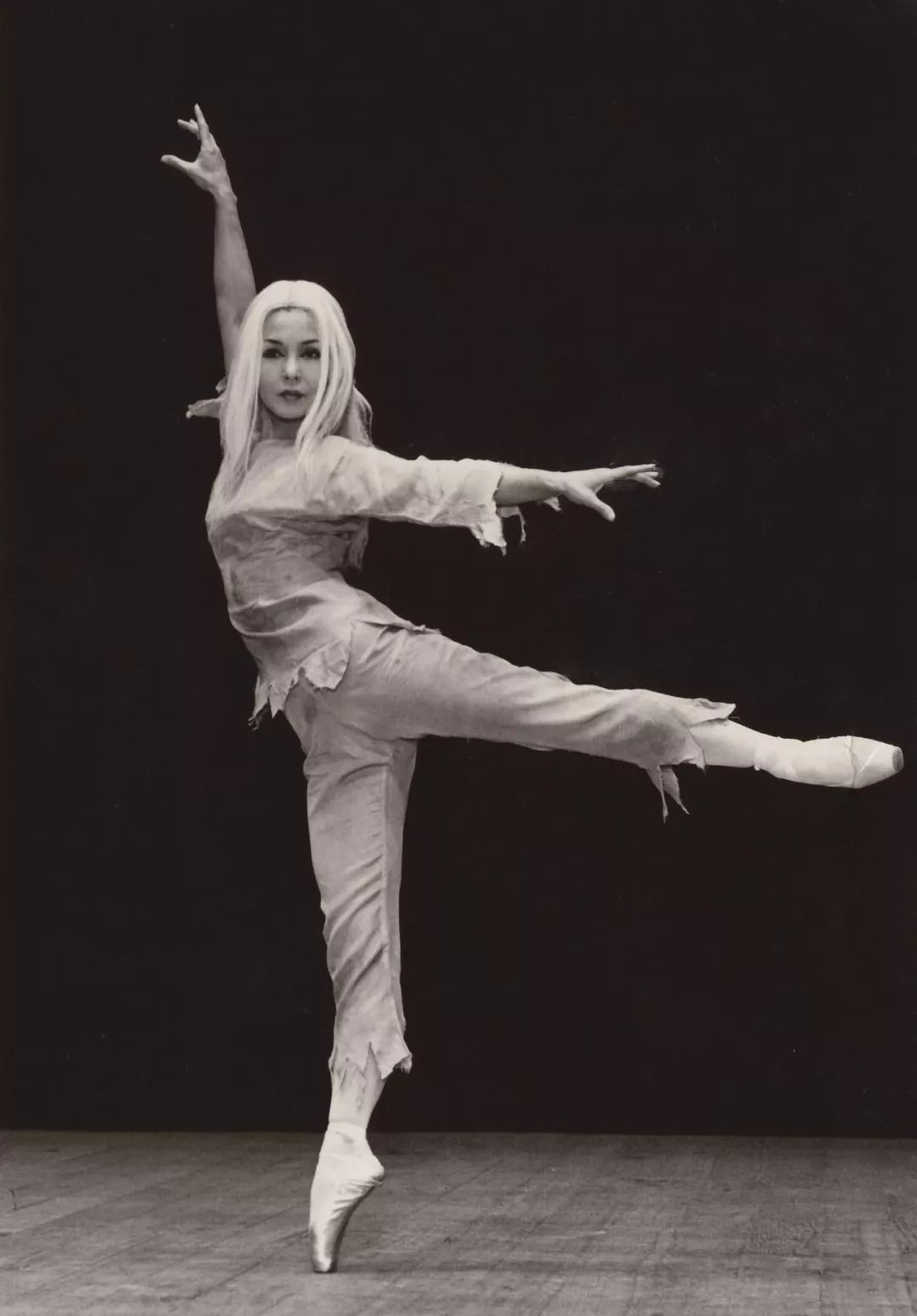 70岁日本芭蕾大师，跳了40多年《白毛女》，只为“向中国忏悔”!