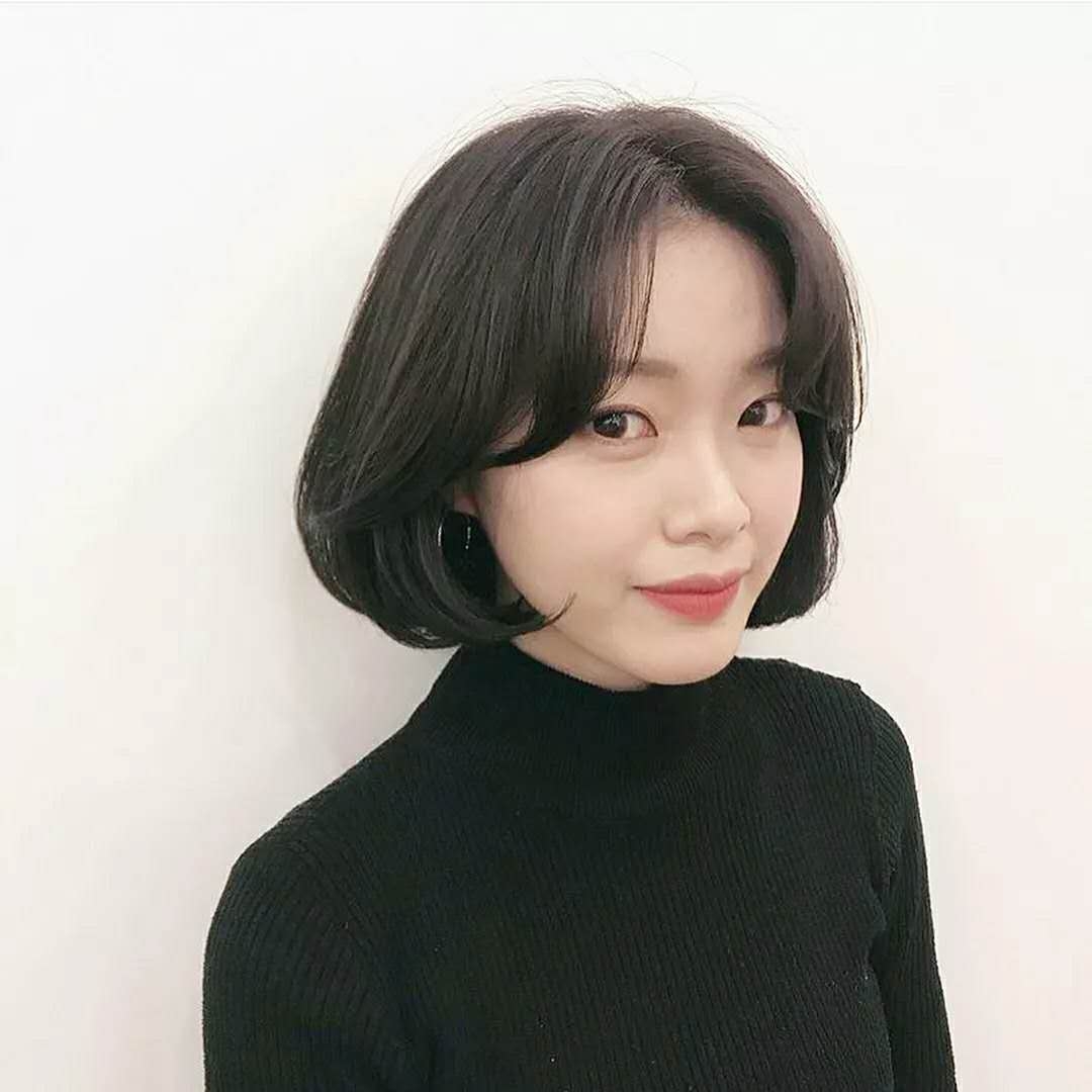烫了个内扣发型,睡觉后压变形成了外翻杨蓉发型少女图片