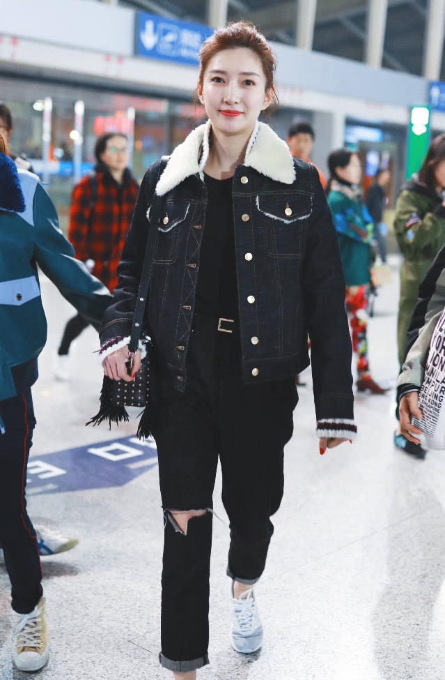 江疏影的女神称号要垮了,都开始戴麻绳了,脖子