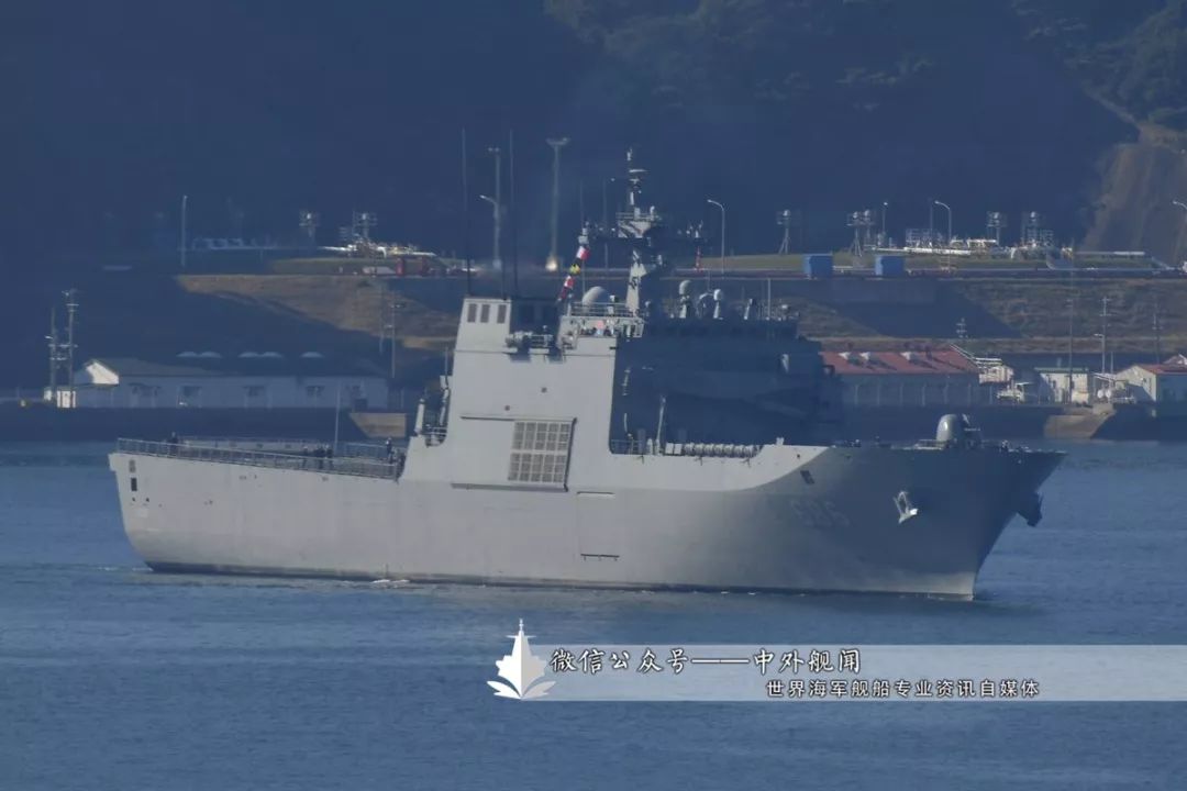 韩国海军两栖编队抵达日本佐世保