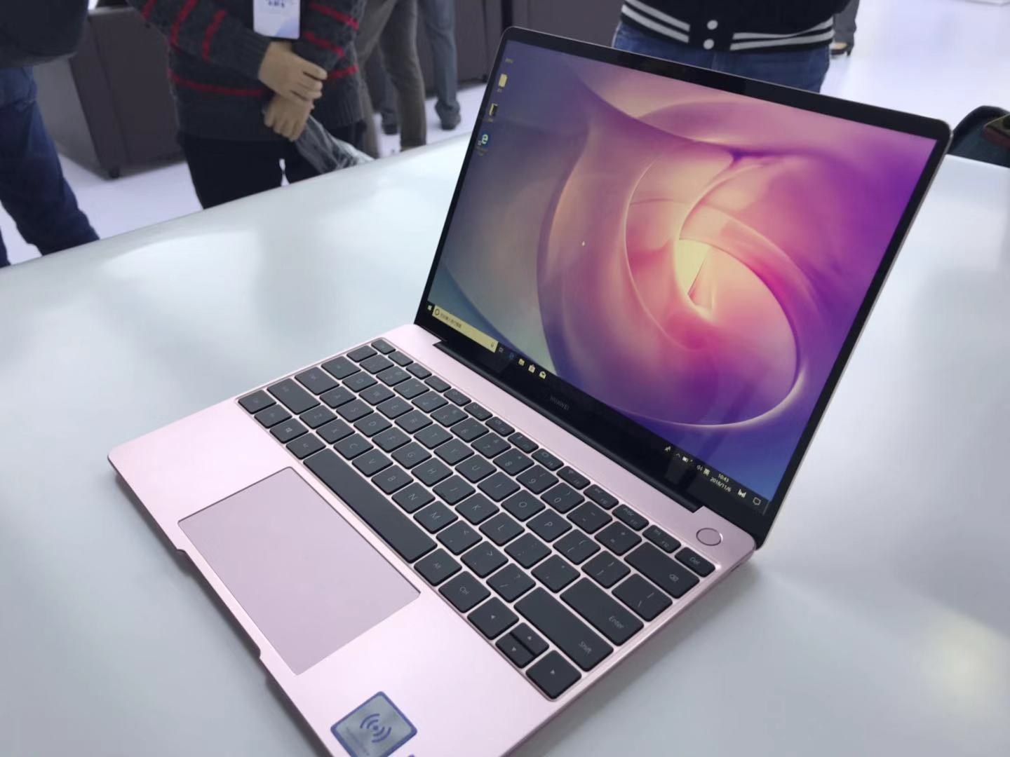 华为发布新款笔记本 对飙苹果新款MacBook A