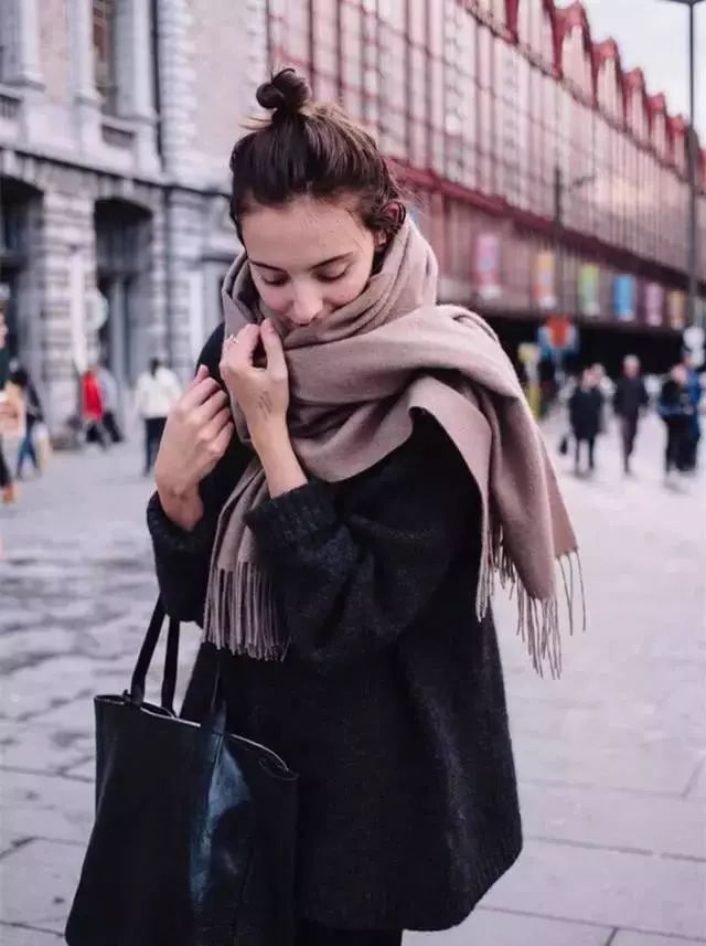 史上最全的系围巾方法,18种风格足够你过到明