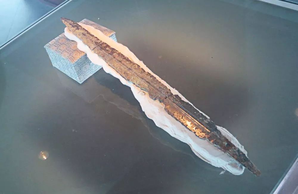 ▲吴王寿梦之子剑（越国文化博物馆） 